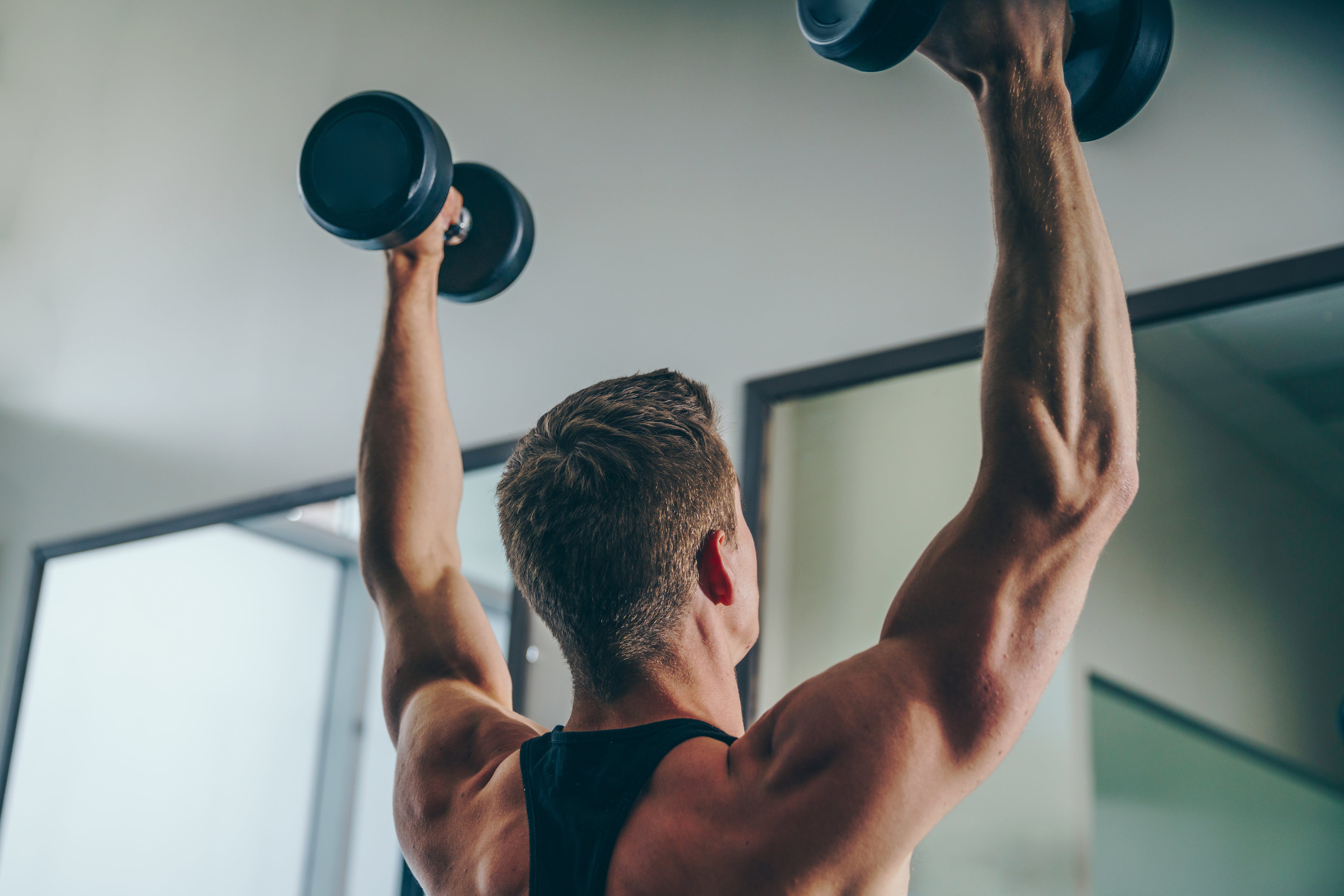 Sportliche Damen- und Herrenmode bei Kimpel – funktionale Fitness-Outfits für dein Workout im Gym